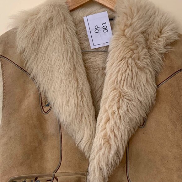 Ralph Lauren Short Afghan Coat Style Suede Jacket with embroidered & fur details - Picture 2 of 4